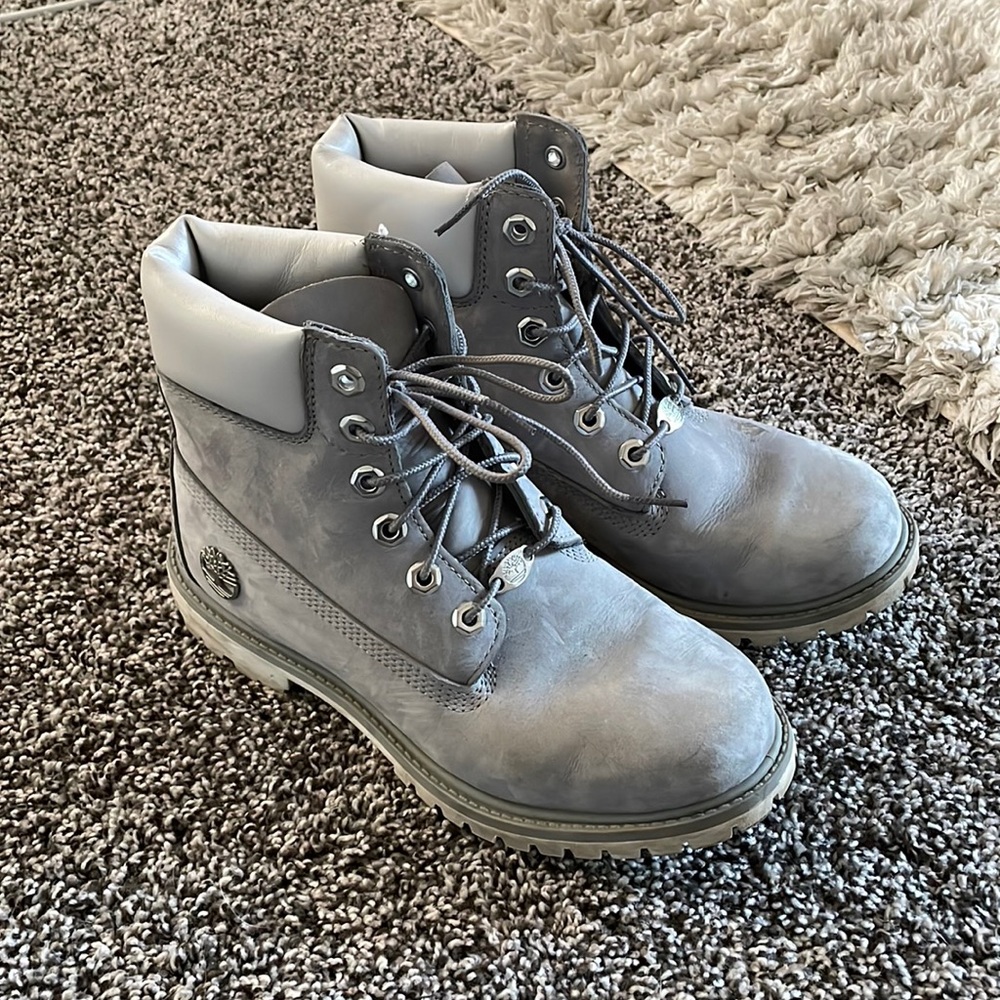Timberland grey boots size 7.5 great condition :)
